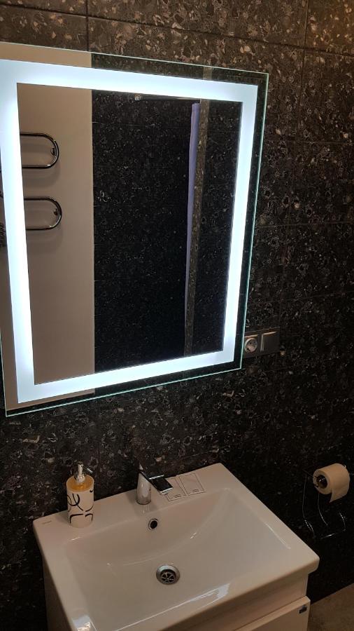 Нові Квартири Біля Вокзалу Іф "Хочу Цю" Apartman Ivano-Frankivszk Kültér fotó