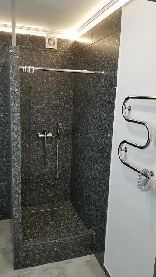 Нові Квартири Біля Вокзалу Іф "Хочу Цю" Apartman Ivano-Frankivszk Kültér fotó