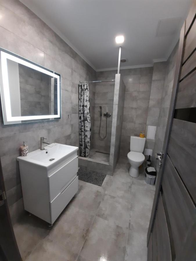 Нові Квартири Біля Вокзалу Іф "Хочу Цю" Apartman Ivano-Frankivszk Kültér fotó