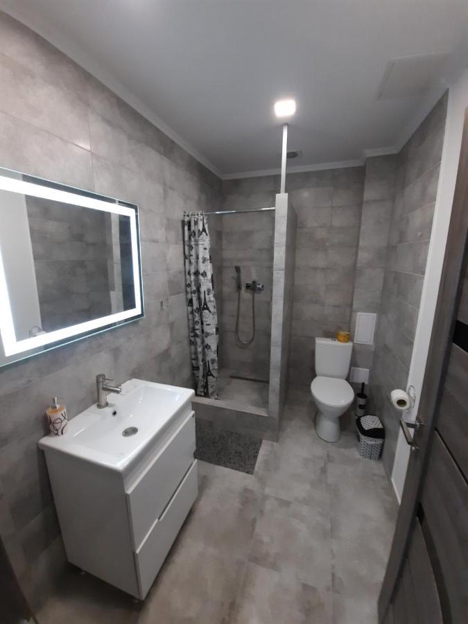 Нові Квартири Біля Вокзалу Іф "Хочу Цю" Apartman Ivano-Frankivszk Kültér fotó